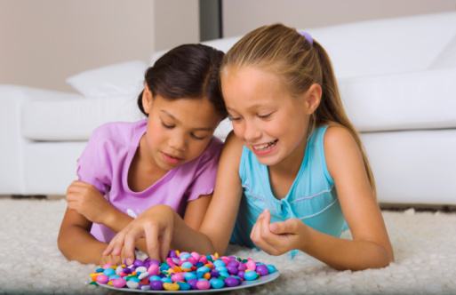 Bambini: caramelle dure sferiche causa di soffocamento dopo i 5 anni