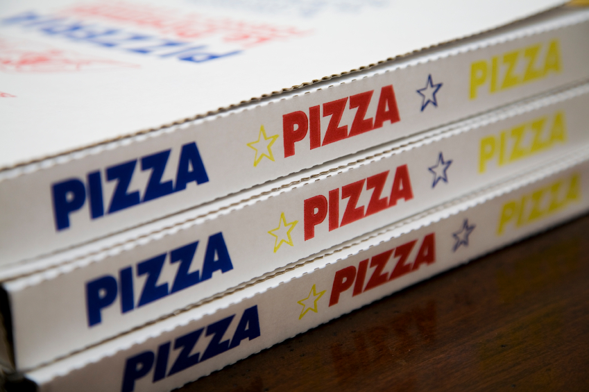 Cartoni per pizza contaminati: colpa della carta riciclata