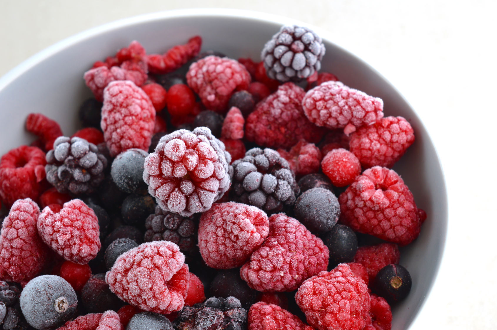 Frozen Mixed Berries in a Bowl Il Fatto Alimentare