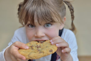 bambini dolci biscotti mangiare zuccheri