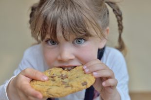 bambini dolci biscotti mangiare zuccheri