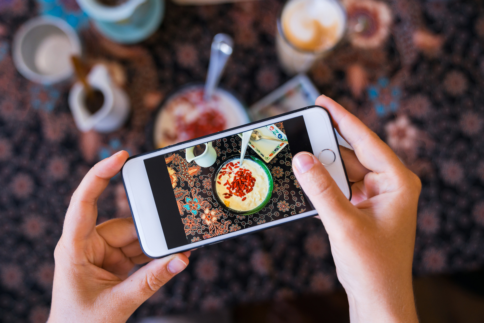 food blogger cellulare foto ristorante
