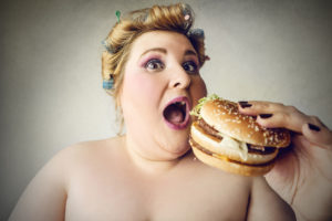 junk food hamburger sovrappeso obesita