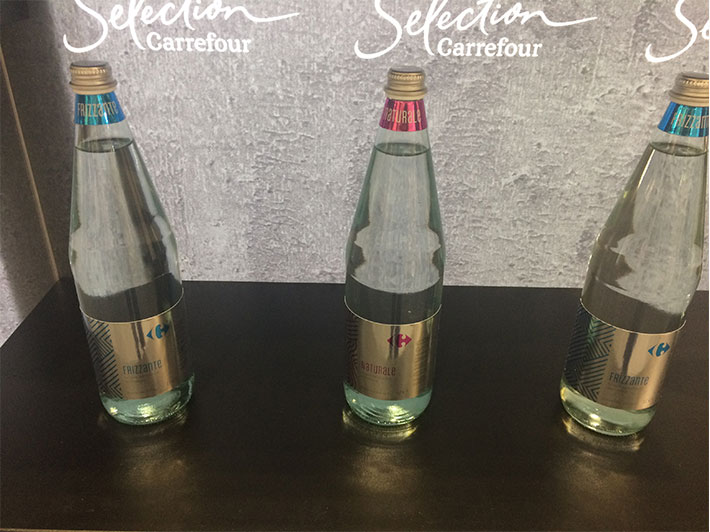 Arriva l'acqua in bottiglia di vetro nei supermercati Unes e Carrefour