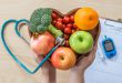 dieta, cuore con frutta e verdura
