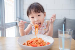 spaghetti pasta mangiare piatto bambini