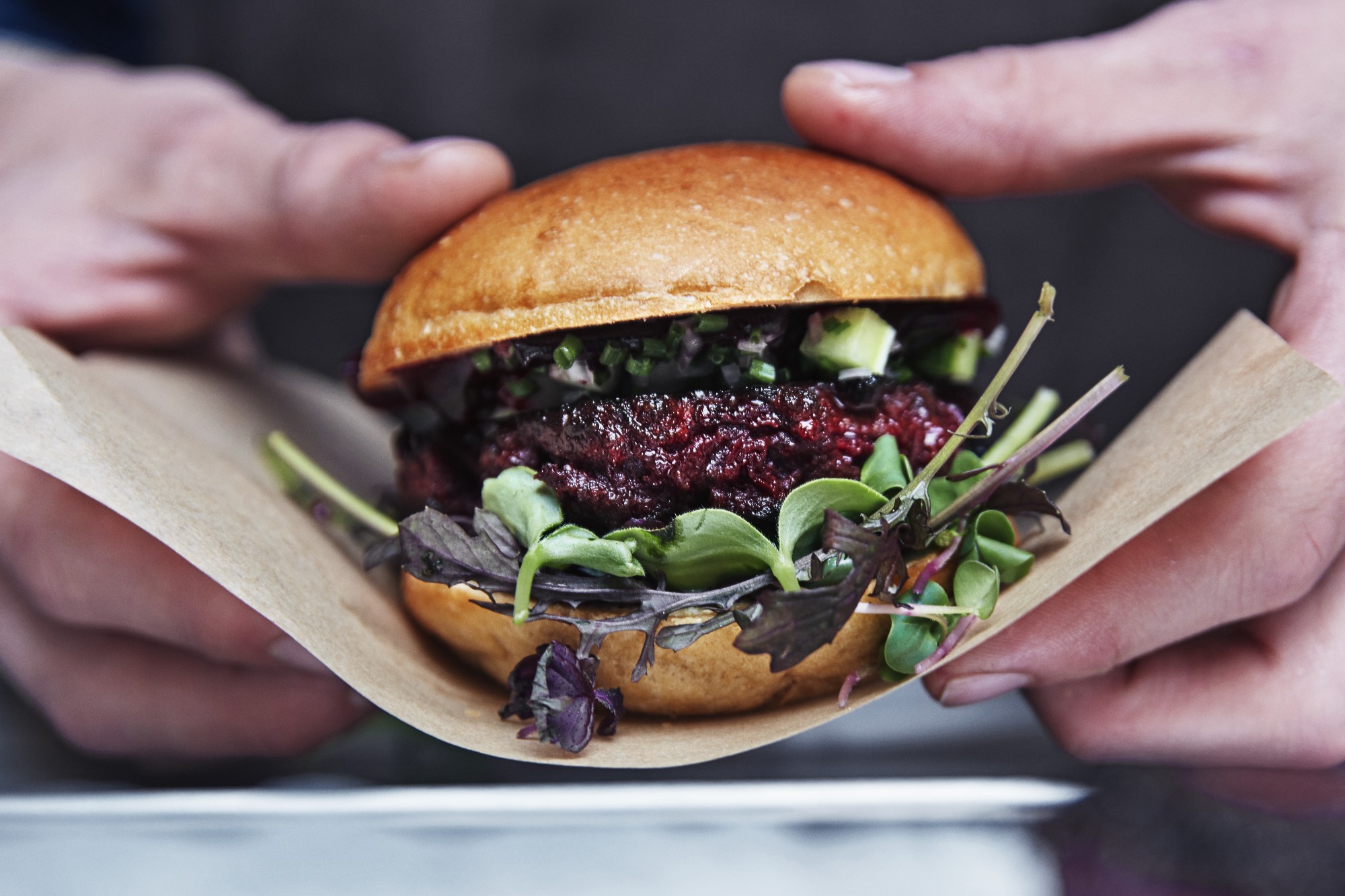 Burger vegetali: di legumi, cereali o verdure? Una guida per scegliere