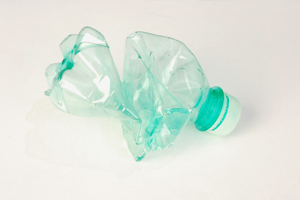 vuoto Rifiuto di Plastica bottiglia pet