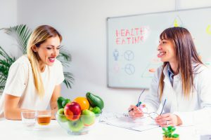 Nutritionist with female patient dietisti nutrizionisti