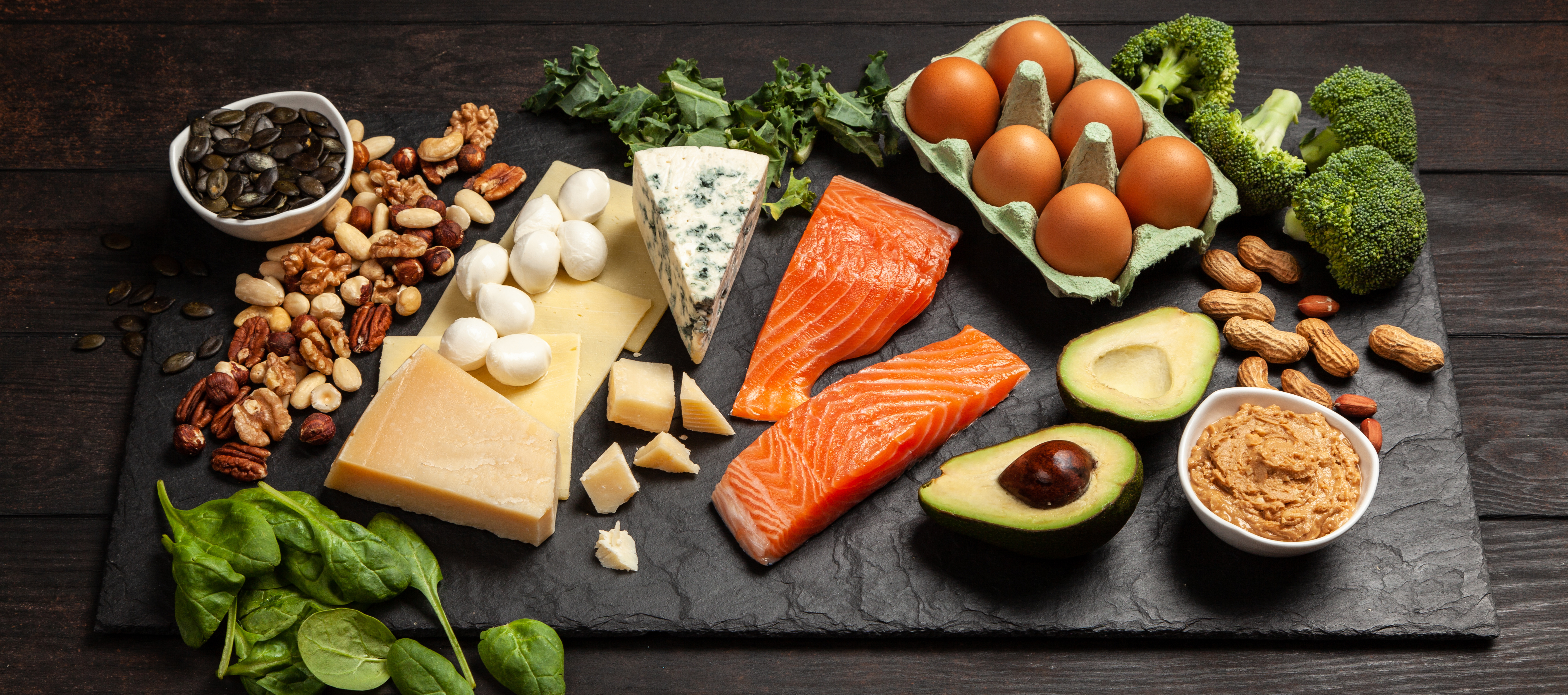 Concetto di dieta chetogenica - alimenti sani a basso contenuto di carboidrati proteine dieta iperproteica grassi