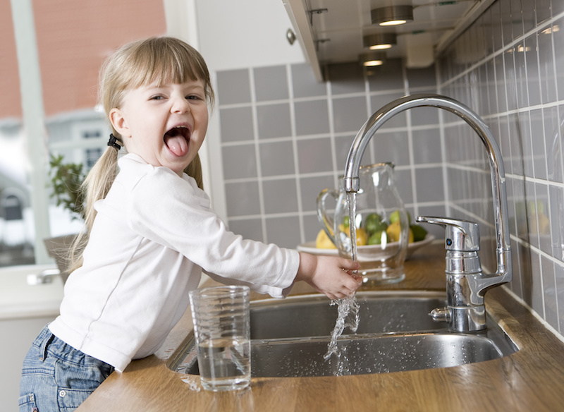 Filtri per rubinetto: secondo Altroconsumo migliorano il sapore dell'acqua