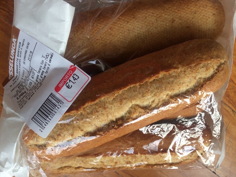 Esselunga: dove si buttano i sachetti con due materiali per il pane?