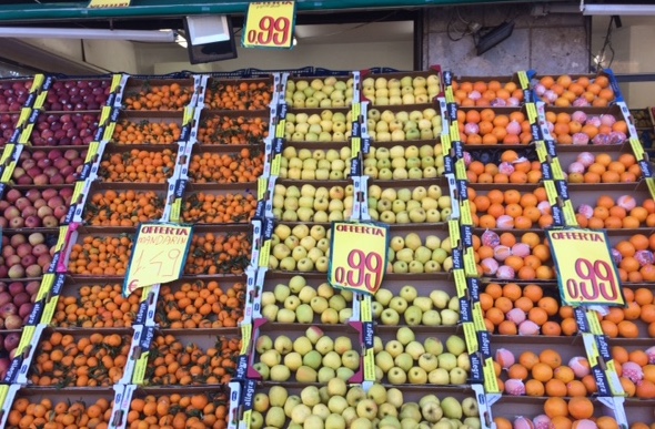 Frutta e verdura a 0,99 €/kg! Ecco perché chi vende ci guadagna pure