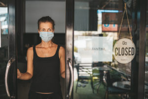 ristorante chiuso vuoto mascherina coronavirus attività negozi