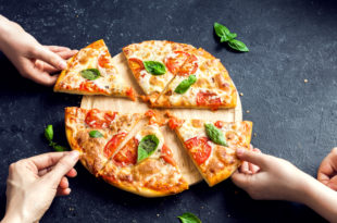 condividere cibo pizza fette