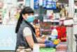 cassiera mascherina guanti supermercato cassa coronavirus