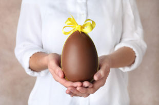uovo di pasqua cioccolato cacao