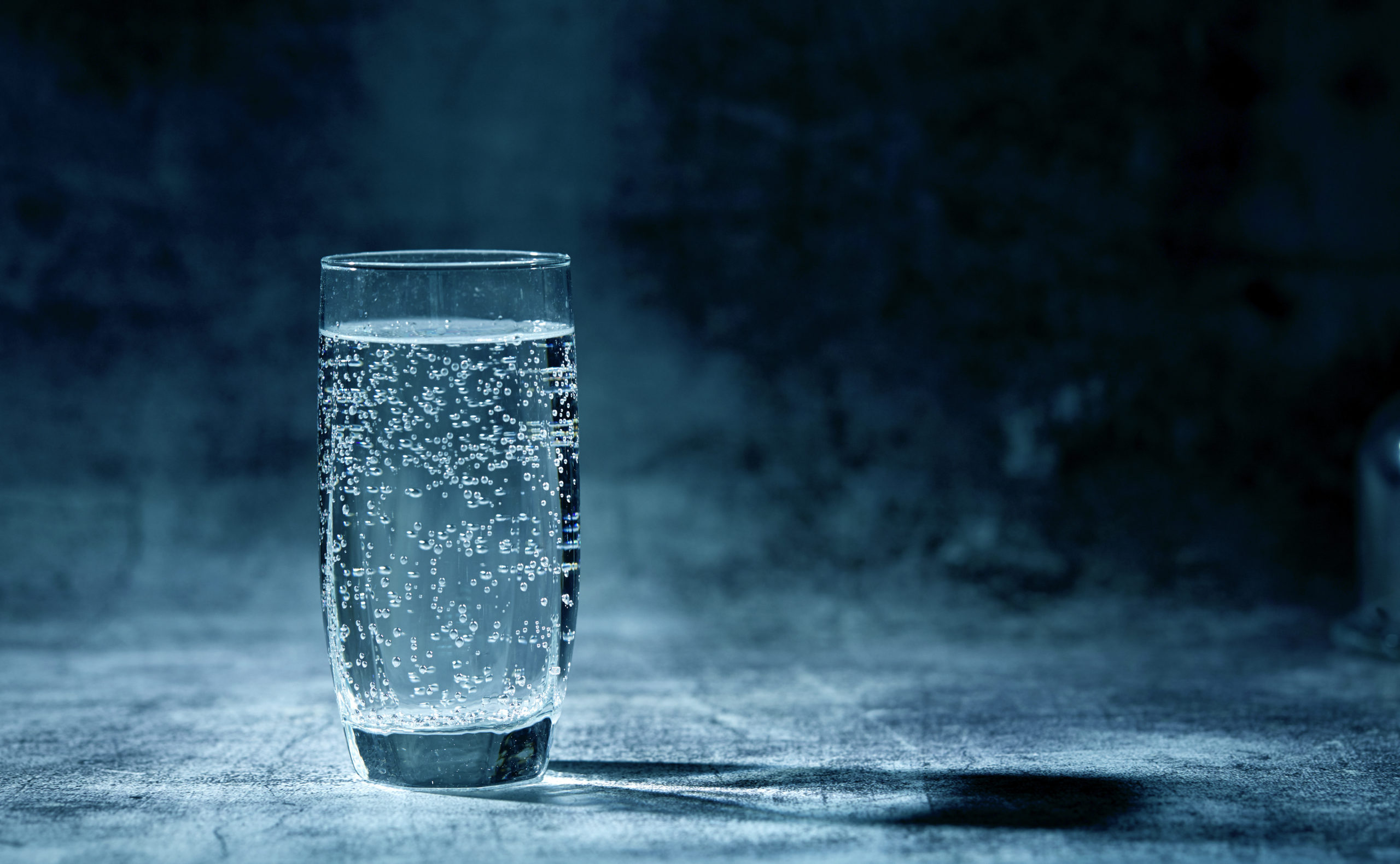 Acqua potabile, tutto ciò che serve sapere sul liquido trasparente che esce  dai rubinetti di casa - Il Fatto Alimentare