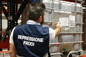 ispettore repressione frodi indica etichetta su contenitore