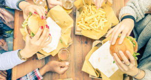 fast food hamburger patatine