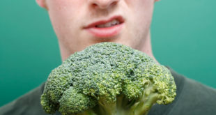 uomo schizzinoso broccoli