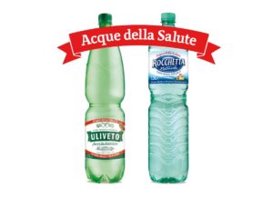 Bottiglie di acqua Uliveto e Rocchetta con la scritta “Acque della Salute”