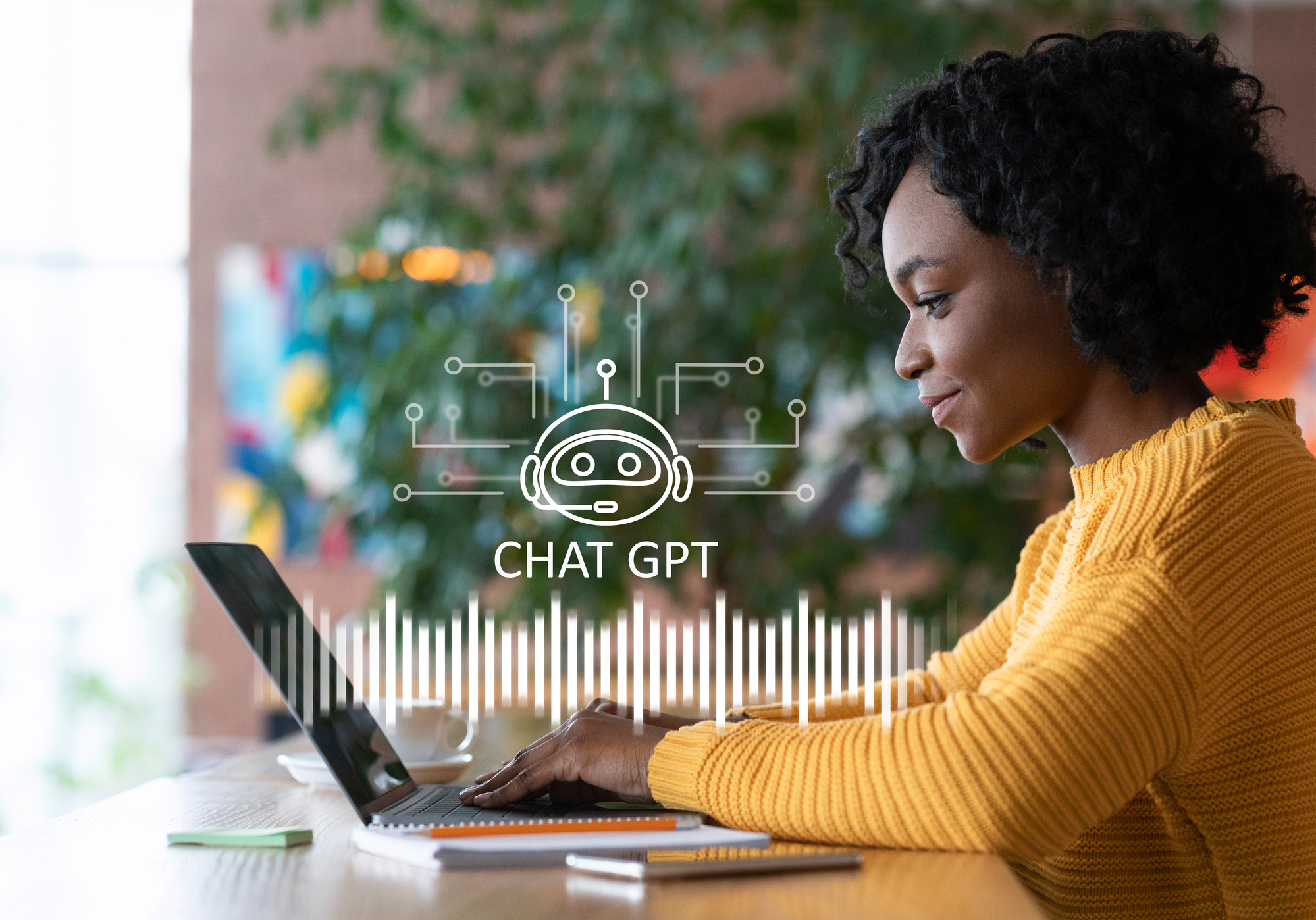 Chat GPT e operazioni quotidiane, concetto di intelligenza artificiale AI al lavoro. Donna millenaria afroamericana allegra che usa chat gpt su laptop, seduta al deak in un caffè, vista laterale, collage