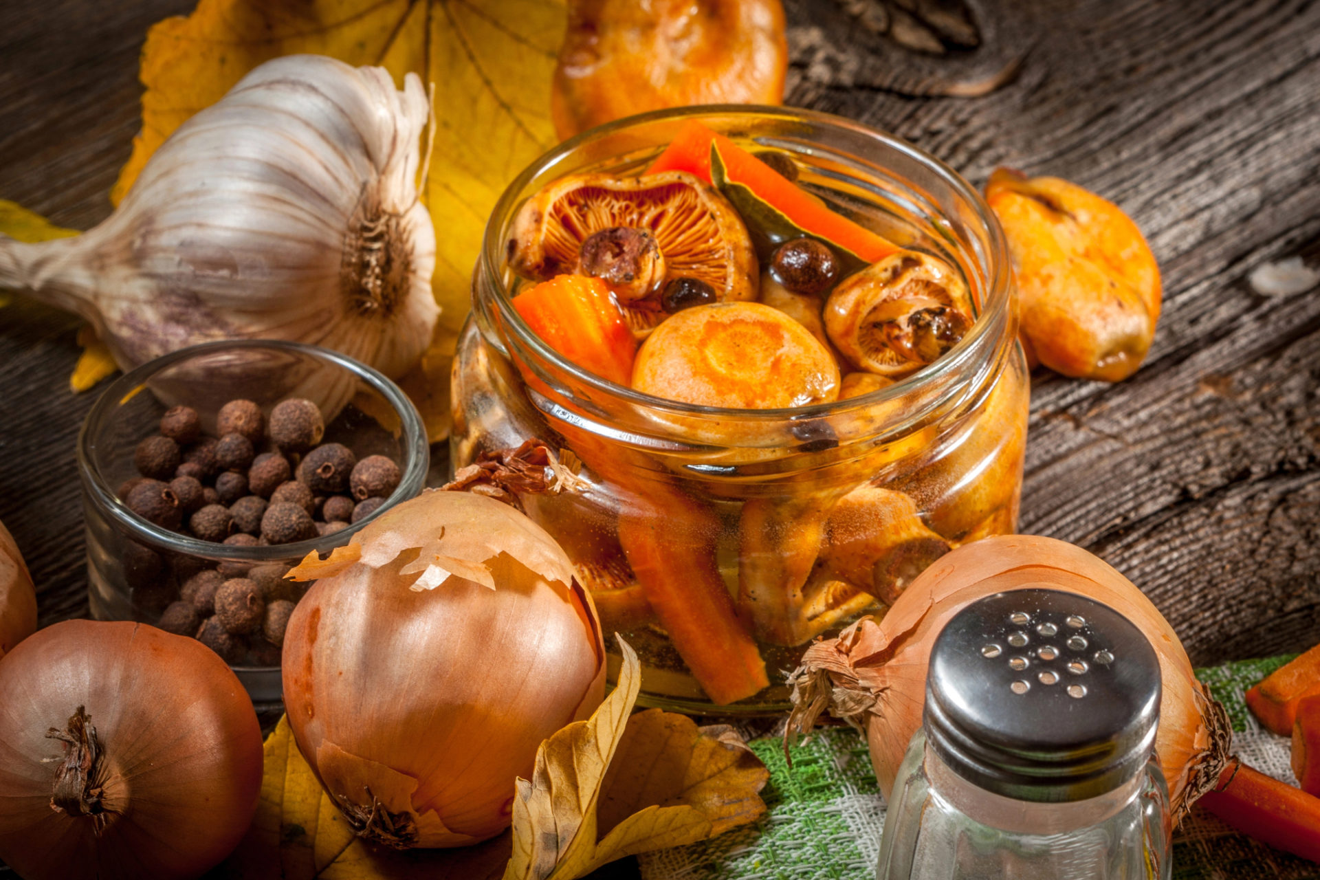 conserve funghi sottolio sottaceto vetro cucinare botulino botulismo