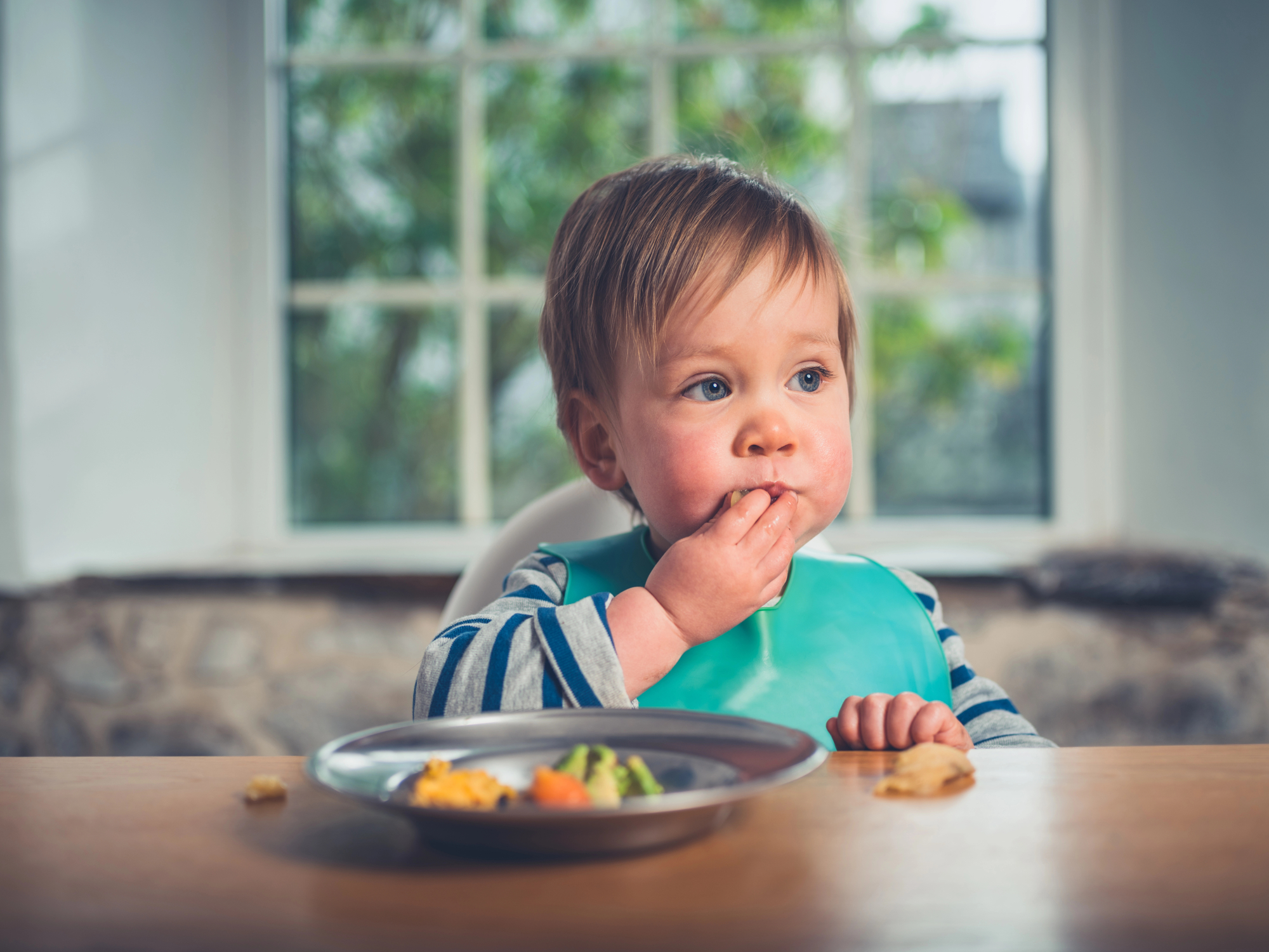 Come mangiano i lattanti e i bambini? Le problematiche dei più piccoli