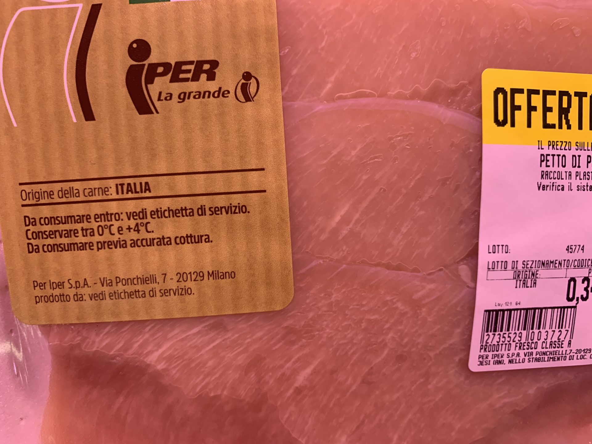 Petti di pollo marchiati Iper forniti dalla società Canrj società cooperativa  agricola di Jesi che fa capo al gruppo Fileni 