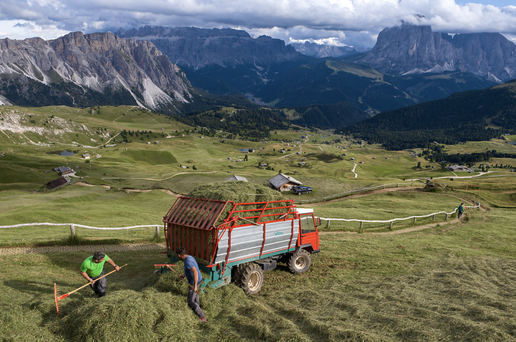 Nutrire il Pianeta, libro fotografico di George Steinmetz raccolta fieno