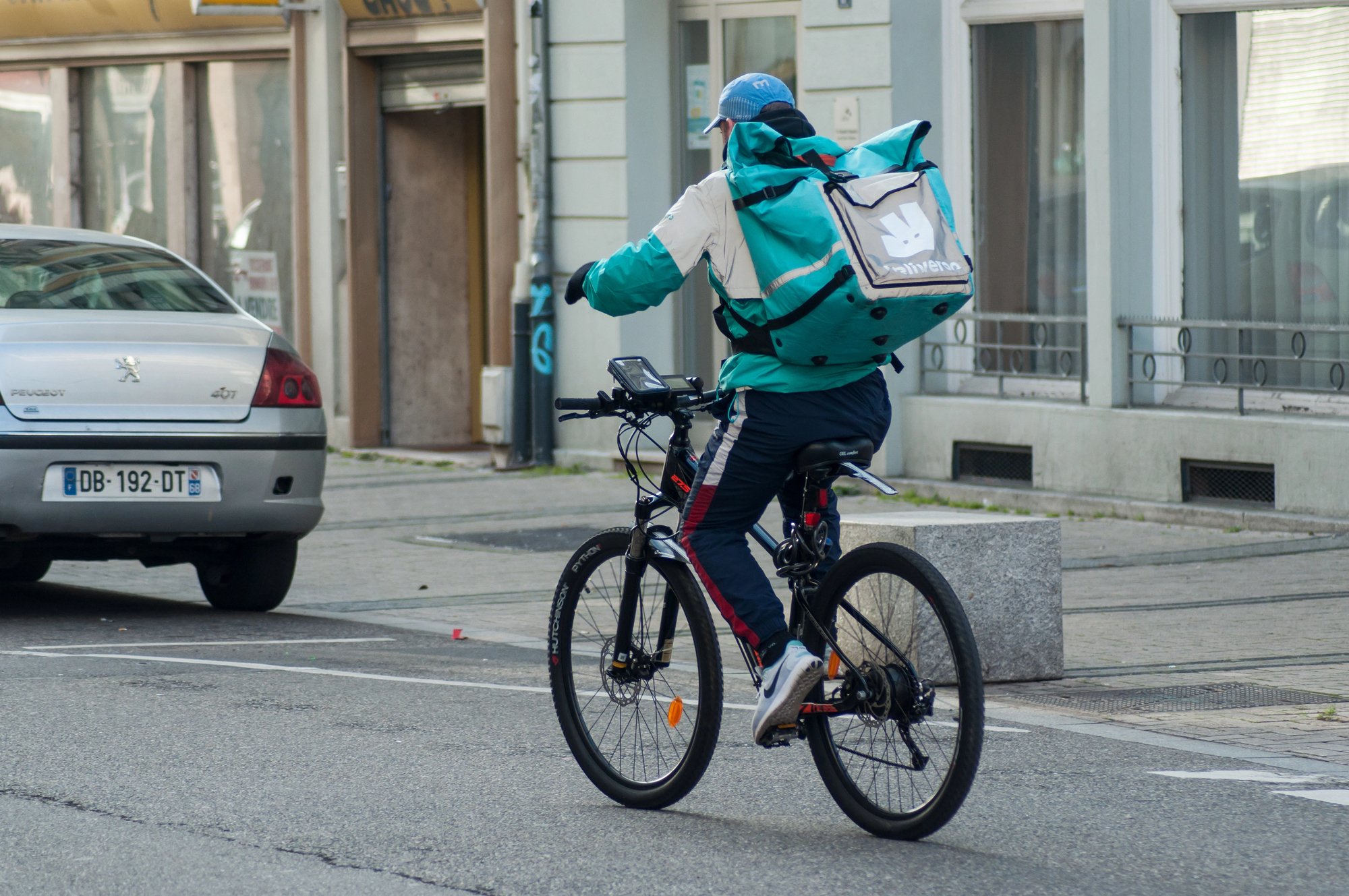 rider delivery food glovo deliveroo fattorini ciclofattorini Depositphotos_235668910_L
