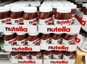 ferrero nutella crema spalmabile al cacao e nocciole Depositphotos_620918758_L