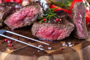 bistecca al sangue carne al sangue poco cotta proteine Depositphotos_223777680_L.jpg