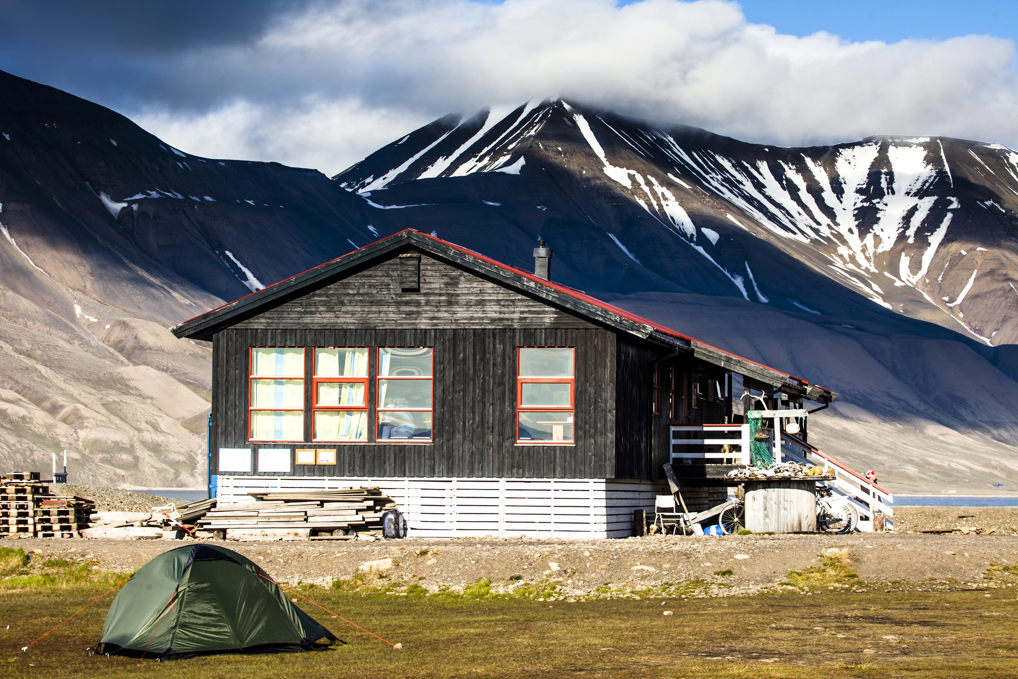 Svalbard norvegia beautiful-scenic-view-of-spitsbergen-Depositphotos_49883463_L